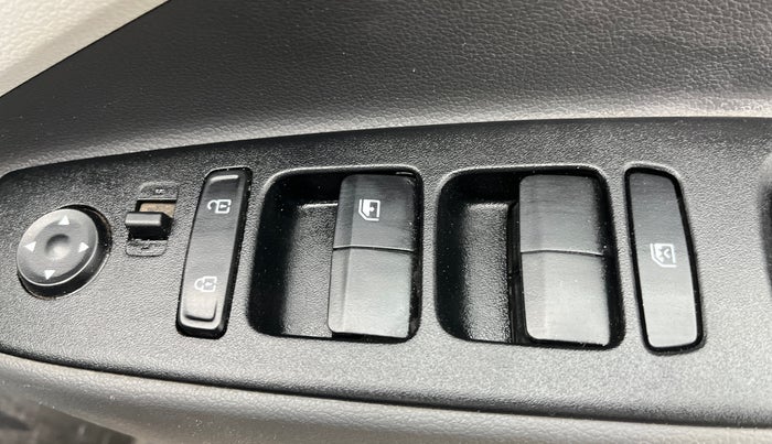 2022 Hyundai GRAND I10 NIOS MAGNA 1.2 KAPPA VTVT CNG, CNG, Manual, 18,362 km, Driver Side Door Panels Control