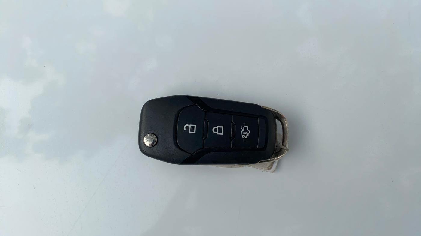 2015 Ford Figo Aspire TREND 1.2 PETROL, Petrol, Manual, 1,00,082 km, Key Close Up