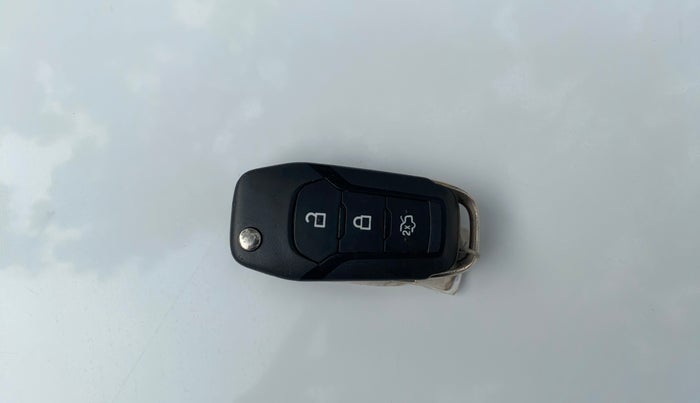 2015 Ford Figo Aspire TREND 1.2 PETROL, Petrol, Manual, 1,00,000 km, Key Close Up