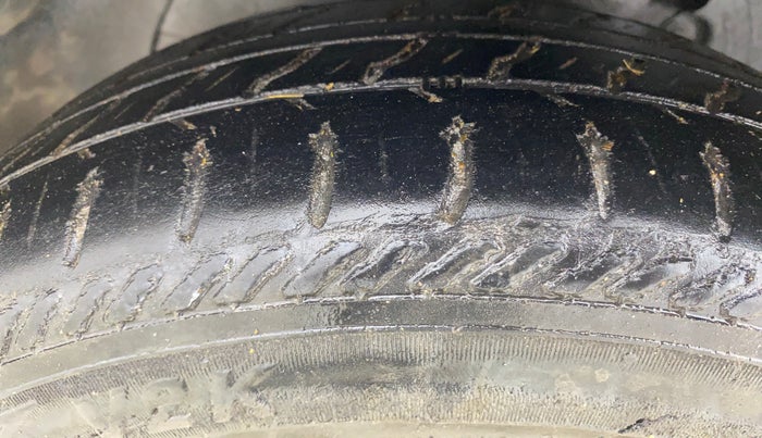 2015 Ford Figo Aspire TREND 1.2 PETROL, Petrol, Manual, 1,00,000 km, Left Front Tyre Tread