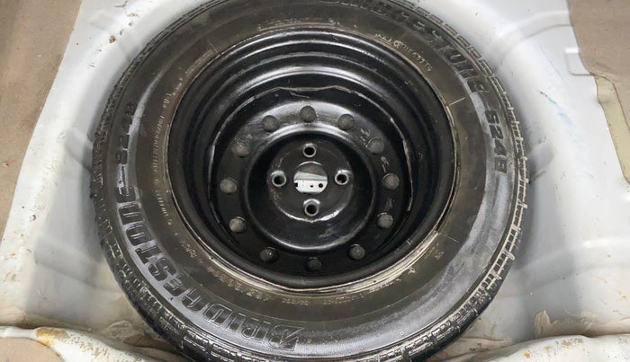 2015 Ford Figo Aspire TREND 1.2 PETROL, Petrol, Manual, 1,00,000 km, Spare Tyre