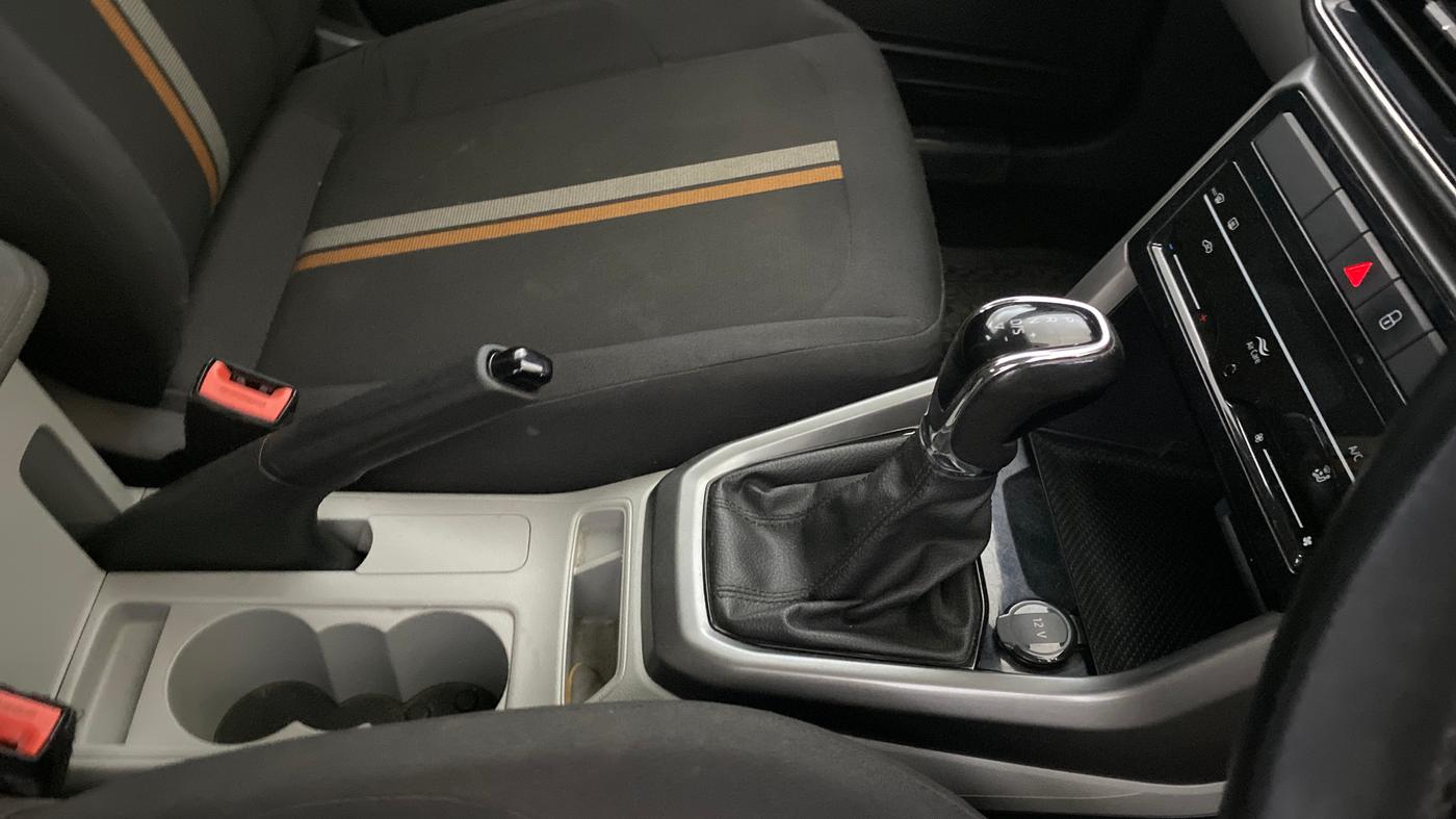 2021 Skoda KUSHAQ AMBITION 1.0L TSI AT, Petrol, Automatic, 45,058 km, Gear Lever