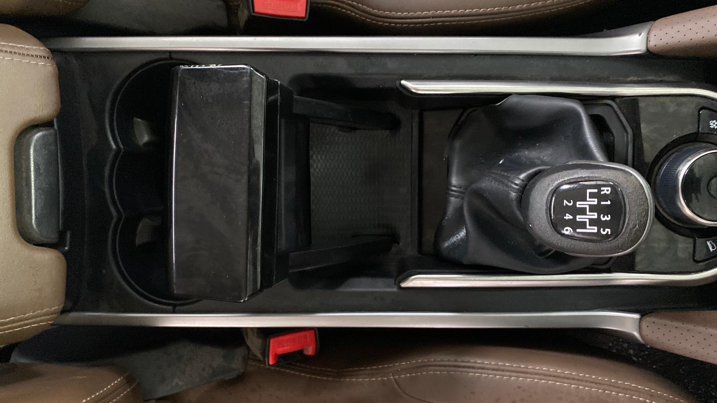 2021 Tata Harrier XZ PLUS 2.0L, Diesel, Manual, 91,422 km, Gear Lever