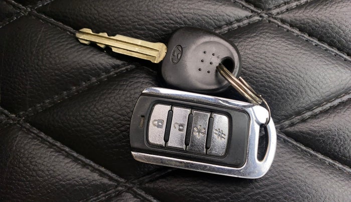 2017 Hyundai Eon ERA +, Petrol, Manual, 48,868 km, Key Close Up