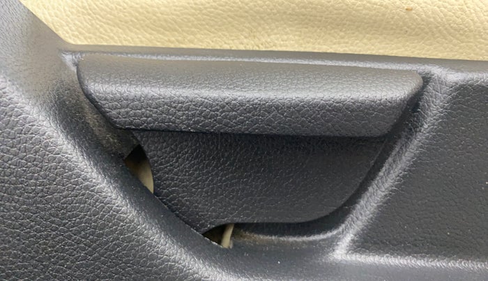 2017 Hyundai Eon ERA +, Petrol, Manual, 48,868 km, Driver Side Adjustment Panel