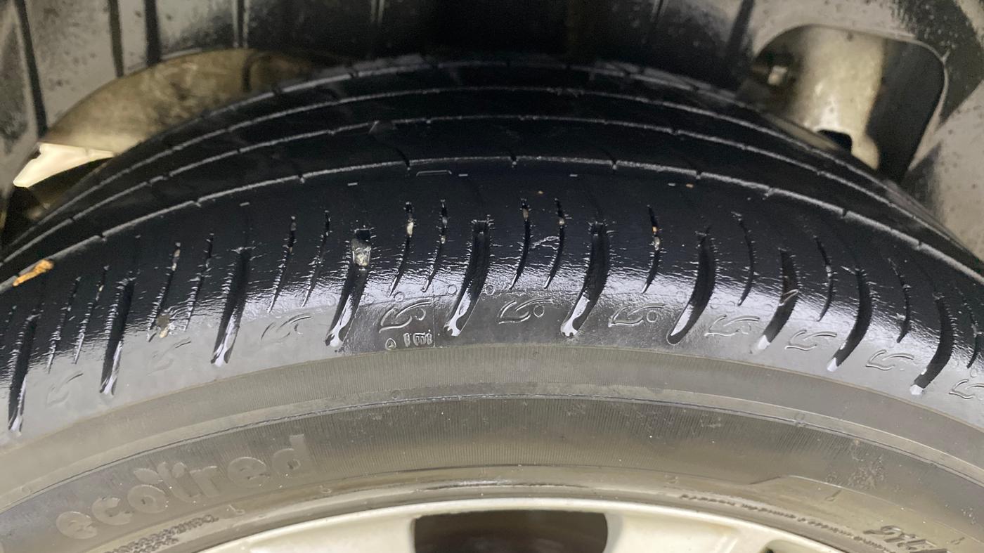 2020 Mahindra XUV300 W8 1.5 DIESEL, Diesel, Manual, 45,333 km, Right Rear Tyre Tread