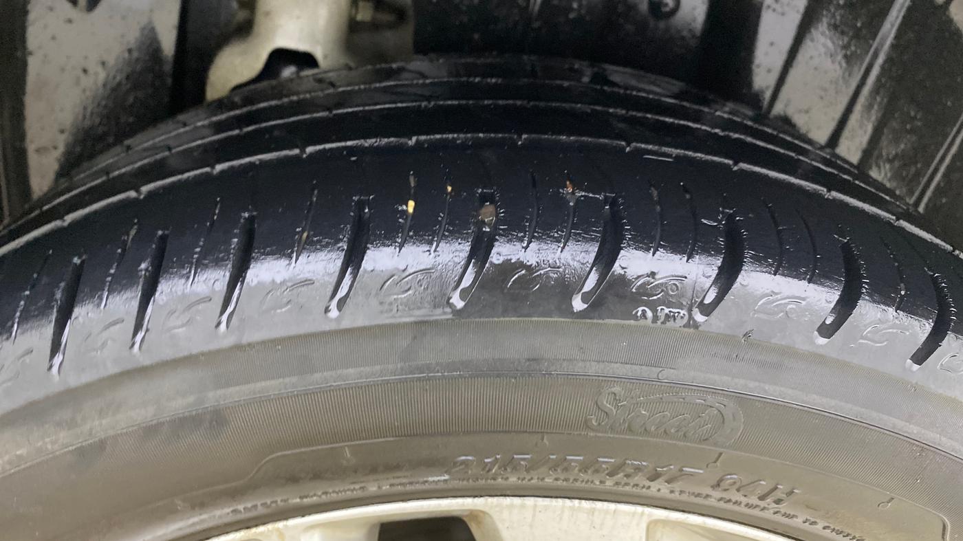 2020 Mahindra XUV300 W8 1.5 DIESEL, Diesel, Manual, 45,333 km, Left Rear Tyre Tread