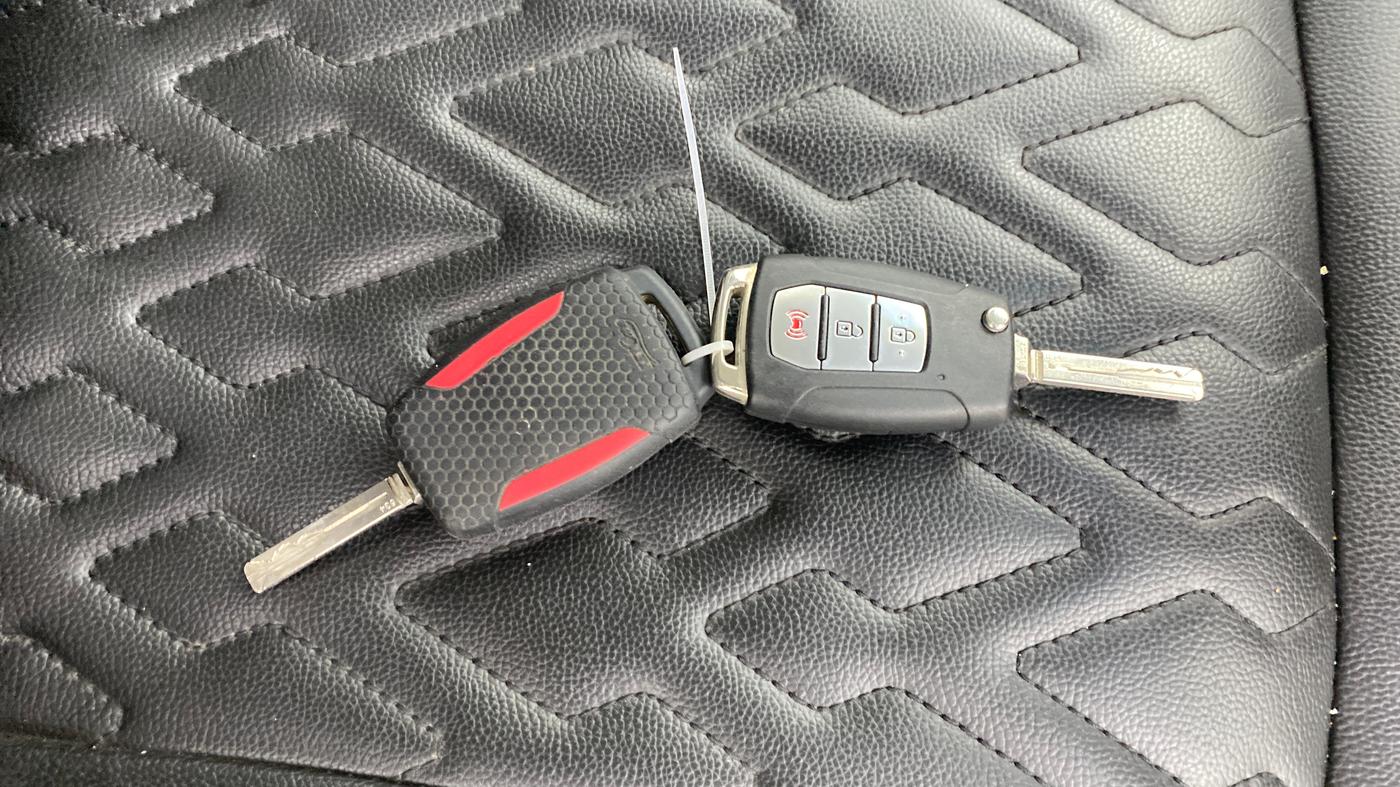 2020 Mahindra XUV300 W8 1.5 DIESEL, Diesel, Manual, 45,333 km, Key Close Up