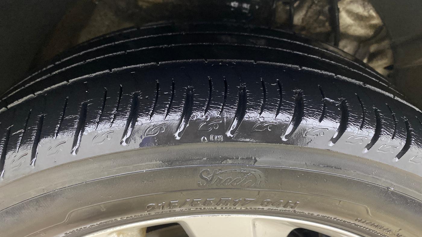 2020 Mahindra XUV300 W8 1.5 DIESEL, Diesel, Manual, 45,333 km, Right Front Tyre Tread