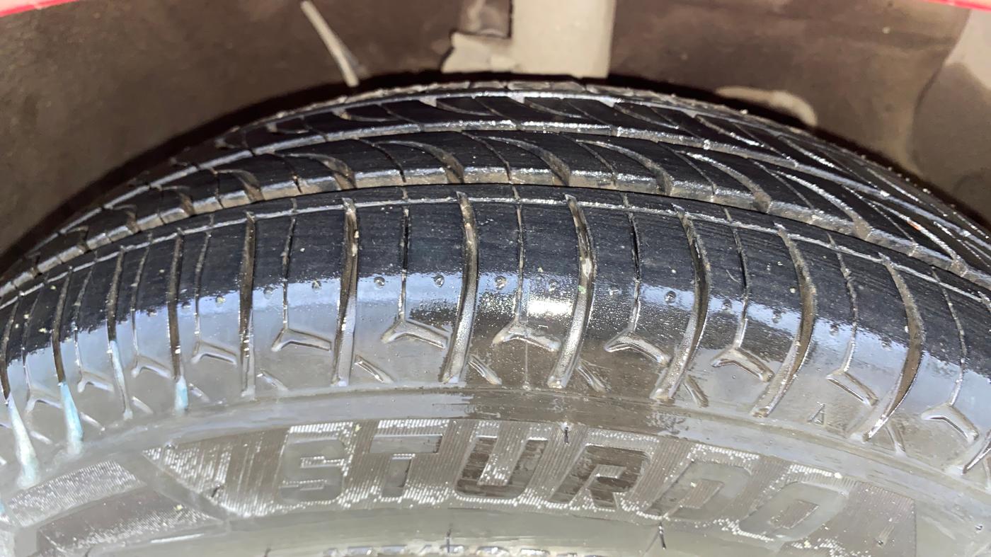 2018 Hyundai NEW SANTRO MAGNA CNG, CNG, Manual, 63,687 km, Right Front Tyre Tread