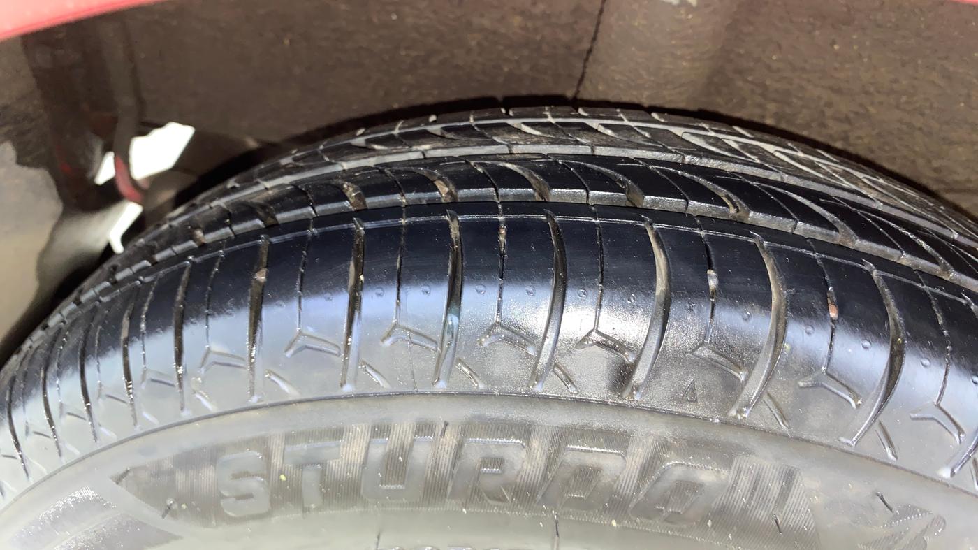 2018 Hyundai NEW SANTRO MAGNA CNG, CNG, Manual, 63,687 km, Right Rear Tyre Tread