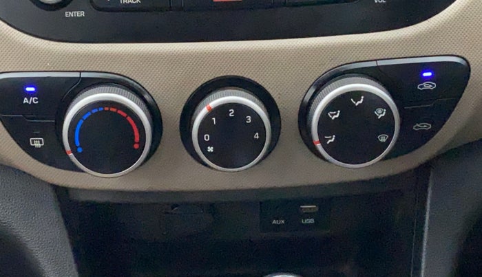 2017 Hyundai Grand i10 SPORTZ (O) AT 1.2 KAPPA VTVT, Petrol, Automatic, 62,106 km, AC Unit - Minor issue in the heater switch