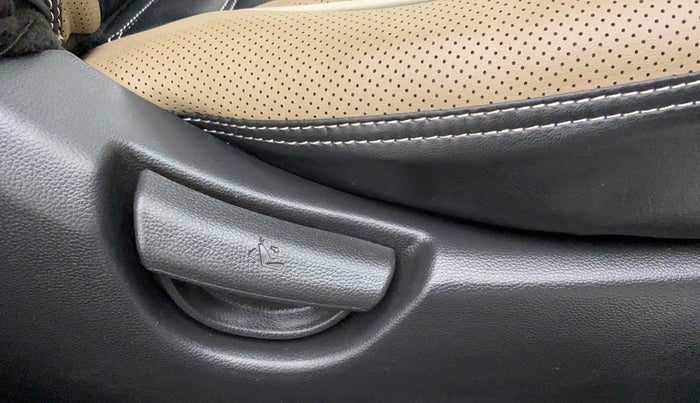 2017 Hyundai Grand i10 SPORTZ (O) AT 1.2 KAPPA VTVT, Petrol, Automatic, 62,106 km, Driver Side Adjustment Panel
