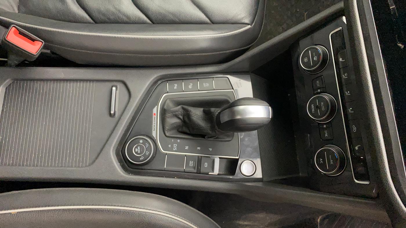 2020 Volkswagen TIGUAN ALL SPACE 2.0 TSI, Petrol, Automatic, 36,232 km, Gear Lever