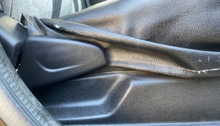 2019 Renault Kwid RXT 1.0 (O), Petrol, Manual, 25,442 km, Driver Side Adjustment Panel