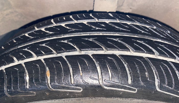 2012 Maruti Wagon R 1.0 VXI, Petrol, Manual, 30,027 km, Left Front Tyre Tread