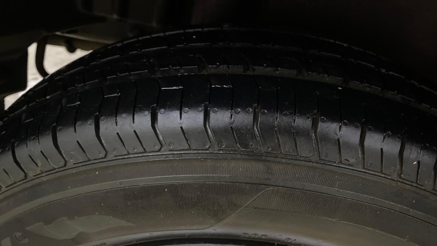 2017 Maruti Swift Dzire VXI, Petrol, Manual, 46,208 km, Right Rear Tyre Tread