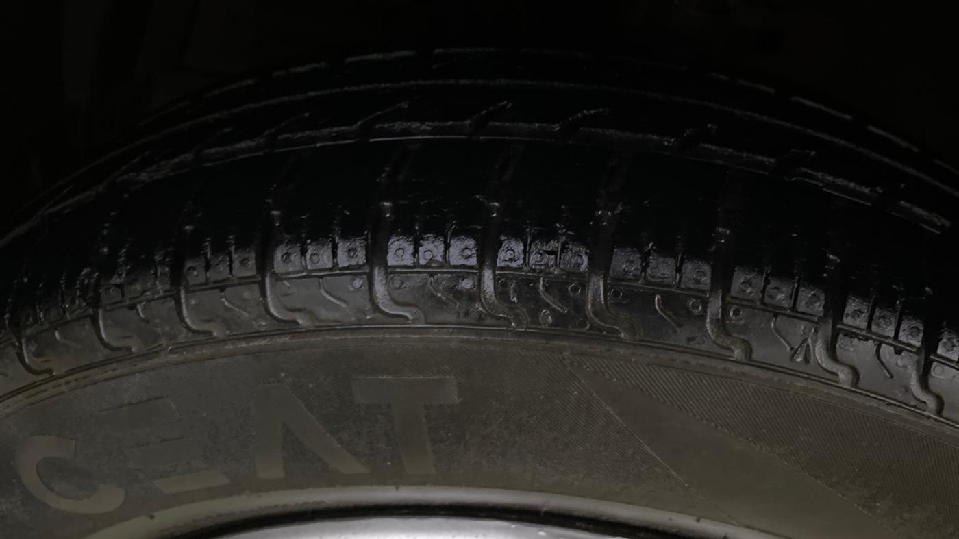 2017 Maruti Swift Dzire VXI, Petrol, Manual, 46,208 km, Left Front Tyre Tread