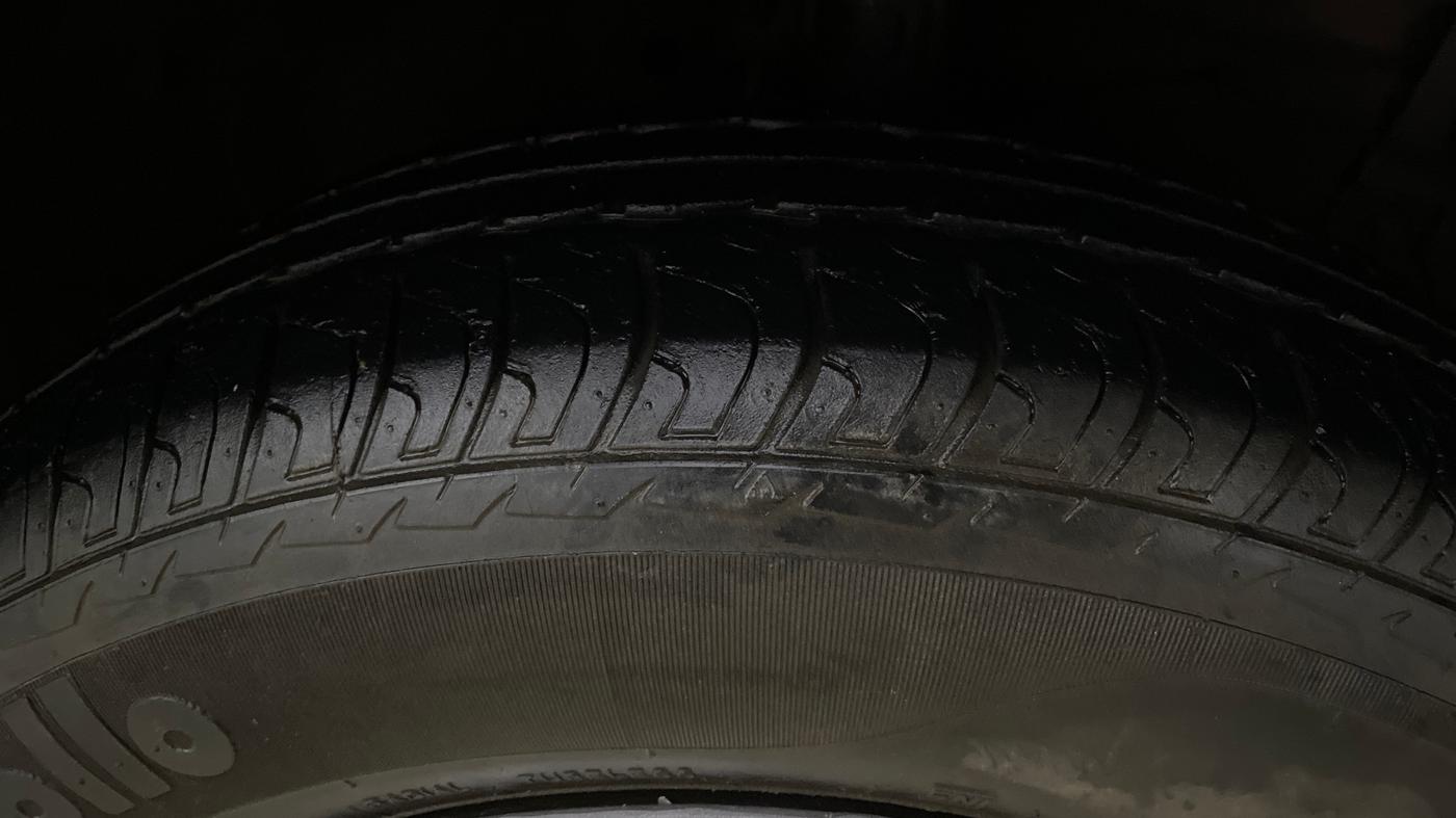 2017 Maruti Swift Dzire VXI, Petrol, Manual, 46,208 km, Right Front Tyre Tread