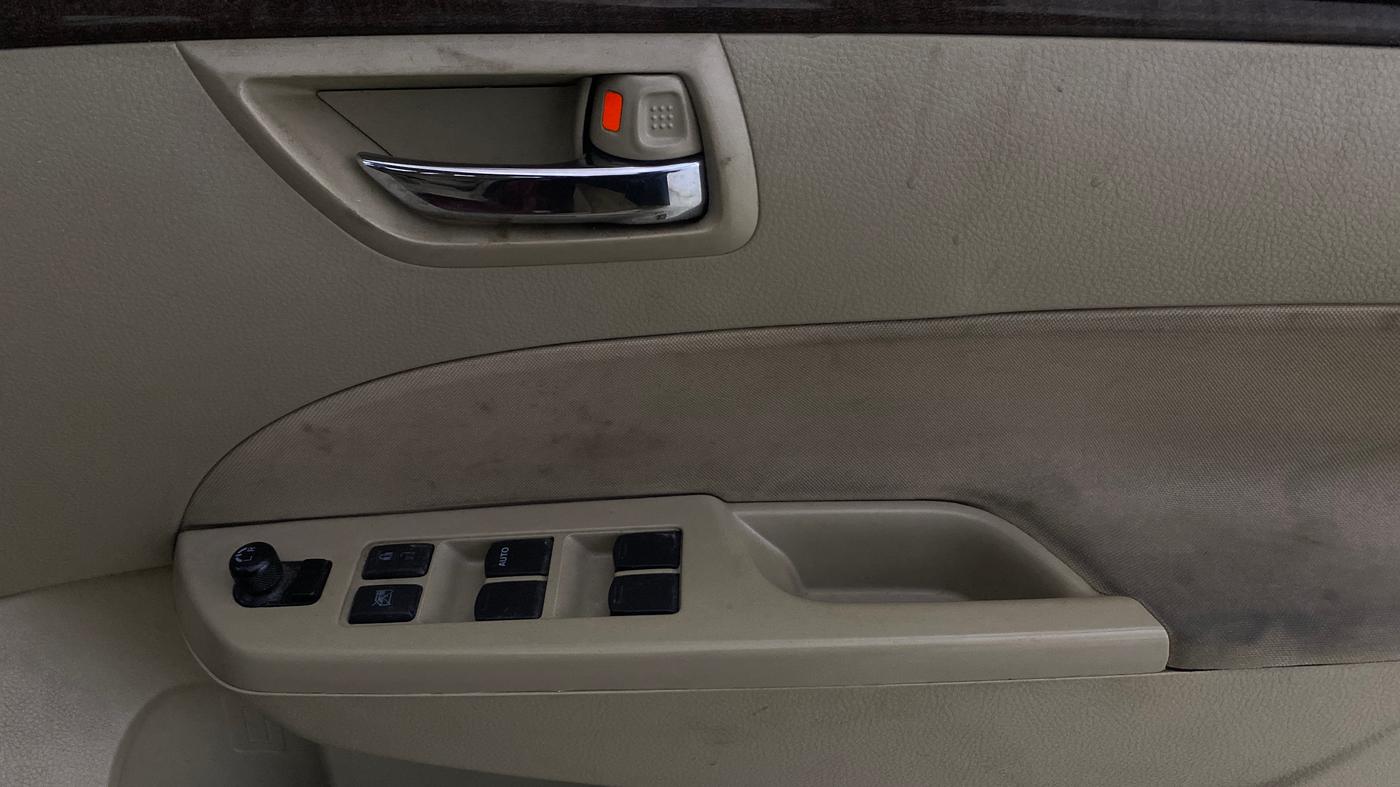 2017 Maruti Swift Dzire VXI, Petrol, Manual, 46,208 km, Driver Side Door Panels Control