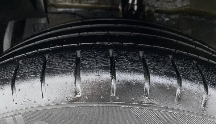 2018 Maruti Ciaz ALPHA 1.5 SHVS PETROL, Petrol, Manual, 27,837 km, Left Front Tyre Tread