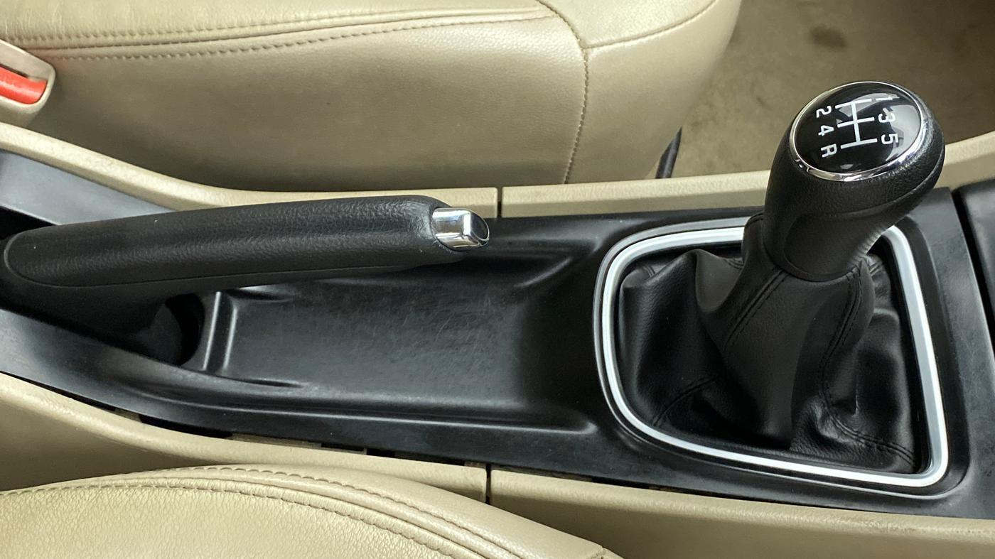 2018 Maruti Ciaz ALPHA 1.5 SHVS PETROL, Petrol, Manual, 27,837 km, Gear Lever