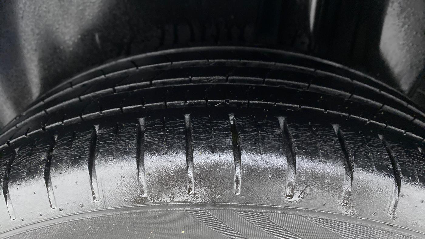 2018 Maruti Ciaz ALPHA 1.5 SHVS PETROL, Petrol, Manual, 27,837 km, Left Rear Tyre Tread