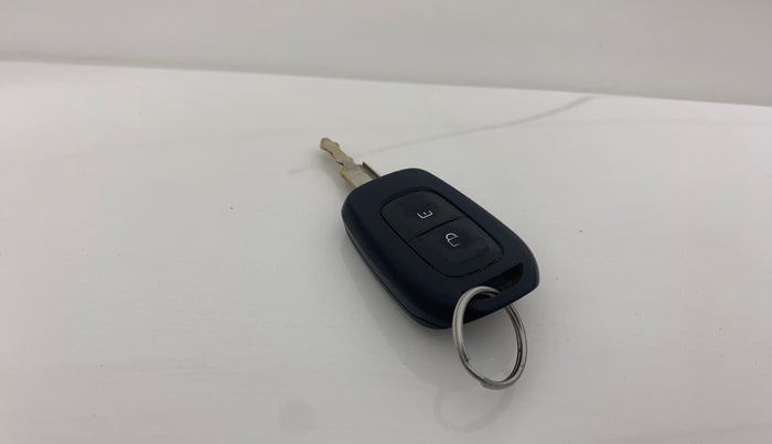 2017 Renault Kwid RXT 1.0 AMT, Petrol, Automatic, 77,568 km, Key Close Up