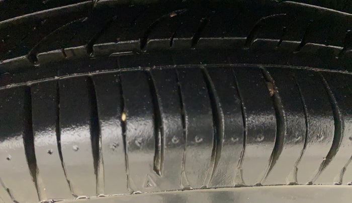 2017 Renault Kwid RXT 1.0 AMT, Petrol, Automatic, 77,568 km, Left Rear Tyre Tread