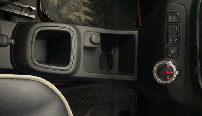 2017 Renault Kwid RXT 1.0 AMT, Petrol, Automatic, 77,568 km, Gear Lever