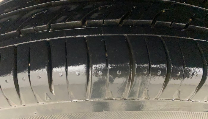 2017 Renault Kwid RXT 1.0 AMT, Petrol, Automatic, 77,568 km, Right Rear Tyre Tread