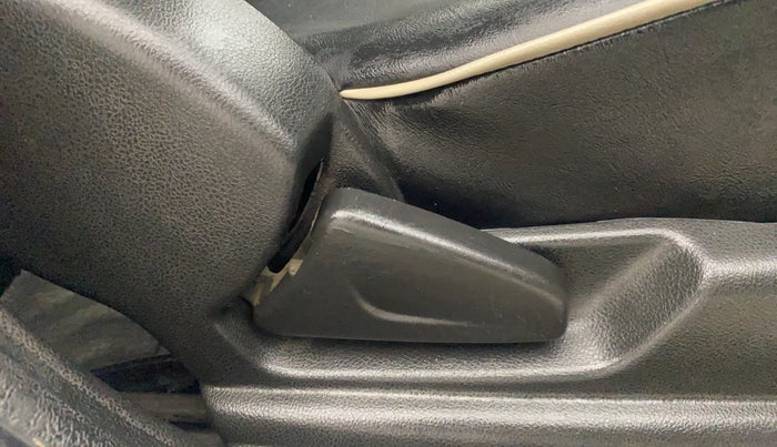 2017 Renault Kwid RXT 1.0 AMT, Petrol, Automatic, 77,568 km, Driver Side Adjustment Panel