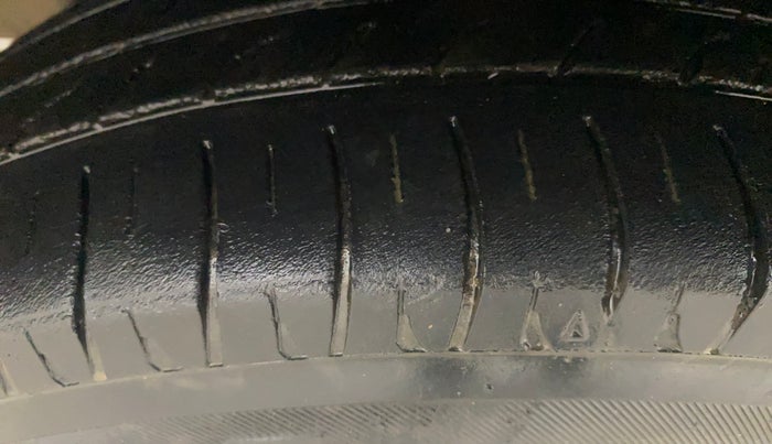 2017 Renault Kwid RXT 1.0 AMT, Petrol, Automatic, 77,568 km, Left Front Tyre Tread