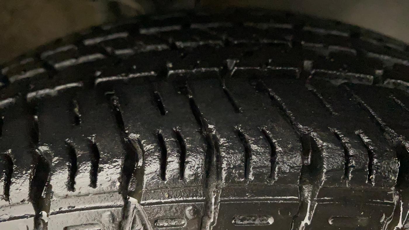 2015 Maruti Alto K10 VXI AMT, Petrol, Automatic, 28,653 km, Right Front Tyre Tread