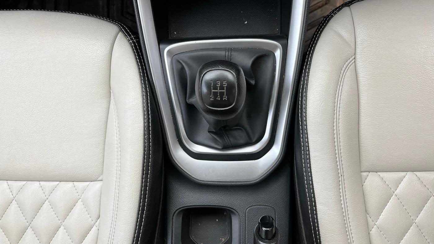 2024 KIA SONET HTK (O) 1.2 Petrol MT, Petrol, Manual, 19,227 km, Gear Lever