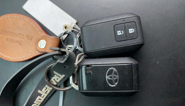 2020 Toyota Glanza G, Petrol, Manual, 72,926 km, Key Close Up