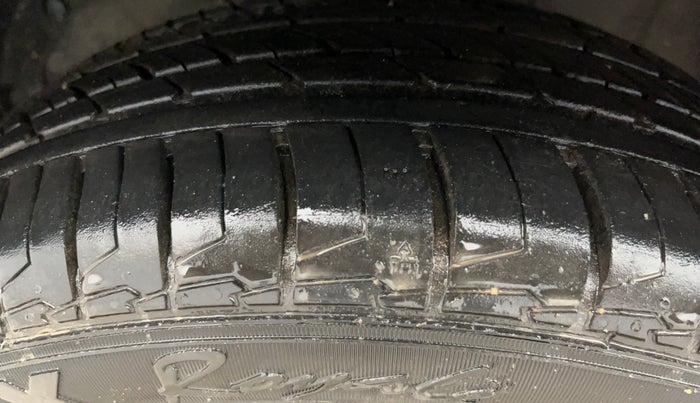 2020 Toyota Glanza G, Petrol, Manual, 72,926 km, Left Front Tyre Tread