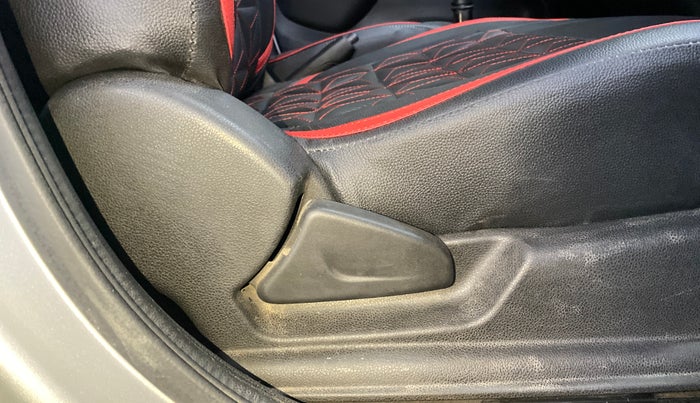 2017 Renault Kwid RXT 1.0, Petrol, Manual, 69,608 km, Driver Side Adjustment Panel