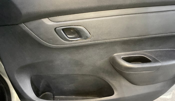 2017 Renault Kwid RXT 1.0, Petrol, Manual, 69,608 km, Driver Side Door Panels Control