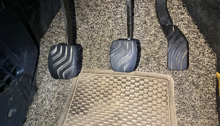 2017 Renault Kwid RXT 1.0, Petrol, Manual, 69,608 km, Pedals