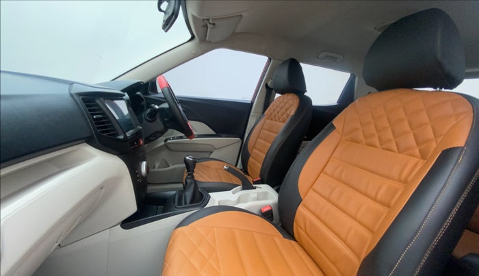 2022 Mahindra XUV300 W4 1.2 PETROL, Petrol, Manual, 10,324 km, Right Side Front Door Cabin