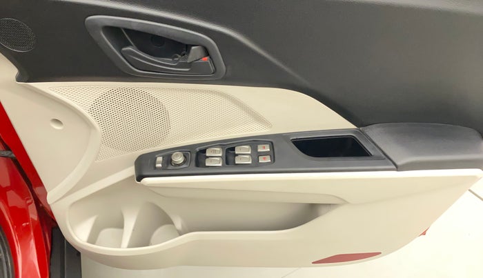 2022 Mahindra XUV300 W4 1.2 PETROL, Petrol, Manual, 10,324 km, Driver Side Door Panels Control