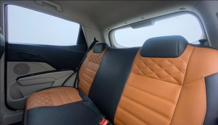 2022 Mahindra XUV300 W4 1.2 PETROL, Petrol, Manual, 10,324 km, Right Side Rear Door Cabin