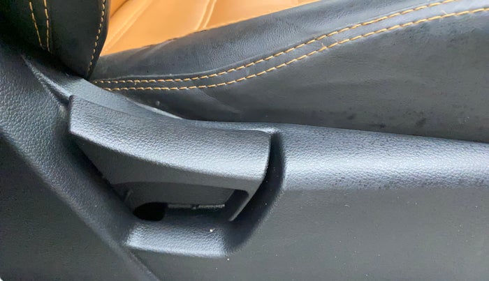 2022 Mahindra XUV300 W4 1.2 PETROL, Petrol, Manual, 10,324 km, Driver Side Adjustment Panel