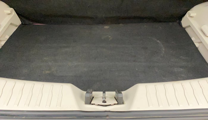 2022 Mahindra XUV300 W4 1.2 PETROL, Petrol, Manual, 10,324 km, Boot Inside