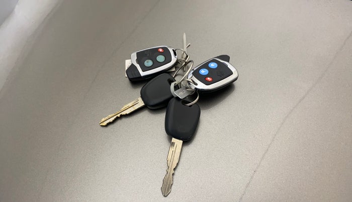 2019 Maruti Swift LXI, Petrol, Manual, 34,297 km, Key Close Up