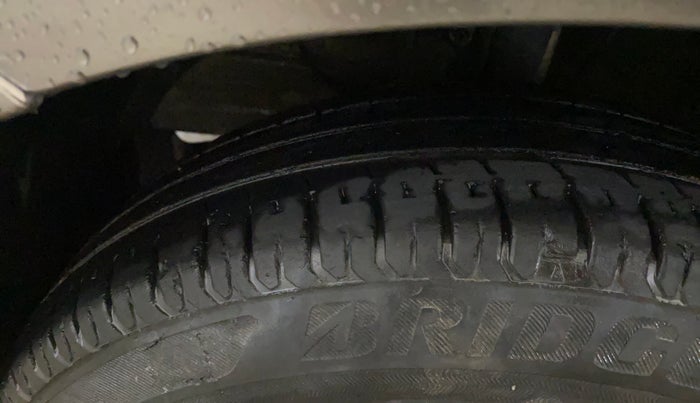 2019 Maruti Swift LXI, Petrol, Manual, 34,297 km, Left Front Tyre Tread