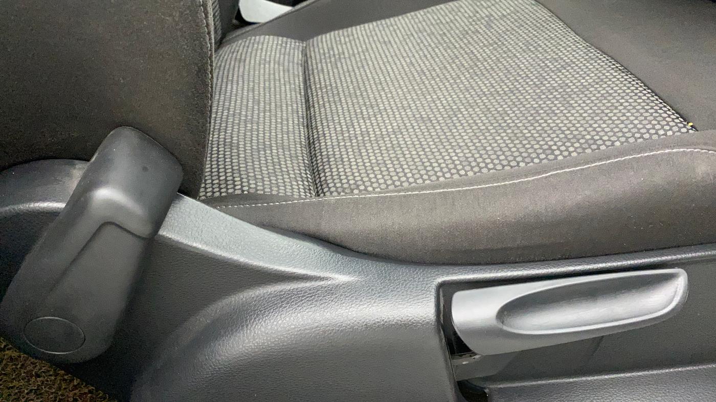 2022 Volkswagen Polo COMFORTLINE 1.0L TSI AT, Petrol, Automatic, 36,797 km, Driver Side Adjustment Panel