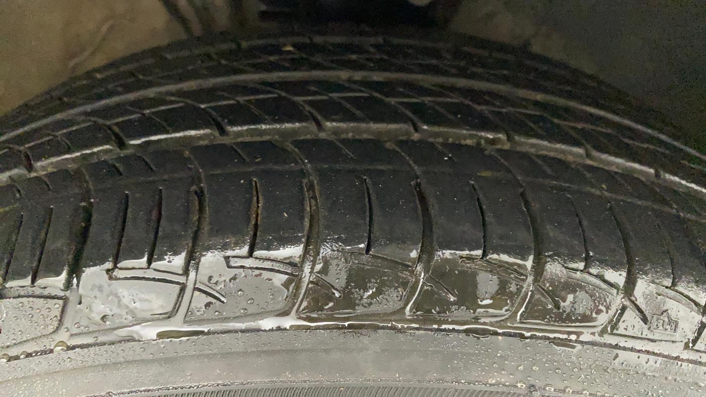 2022 Volkswagen Polo COMFORTLINE 1.0L TSI AT, Petrol, Automatic, 36,797 km, Right Front Tyre Tread