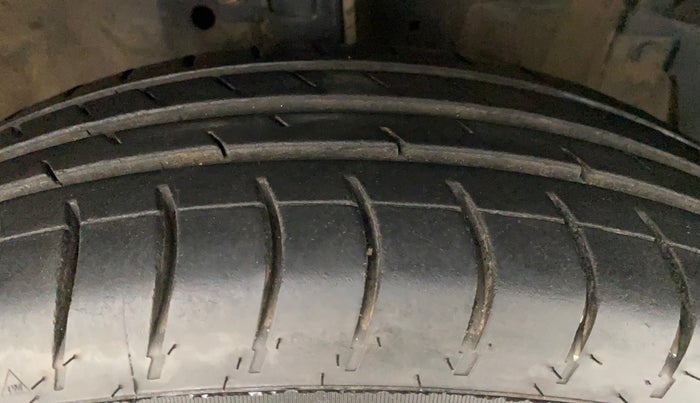 2014 Maruti Swift Dzire VXI, Petrol, Manual, 59,902 km, Right Front Tyre Tread